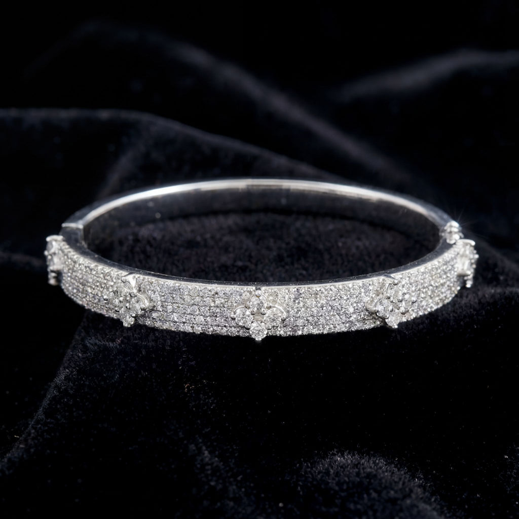 Ladies Flower VVS Bracelet