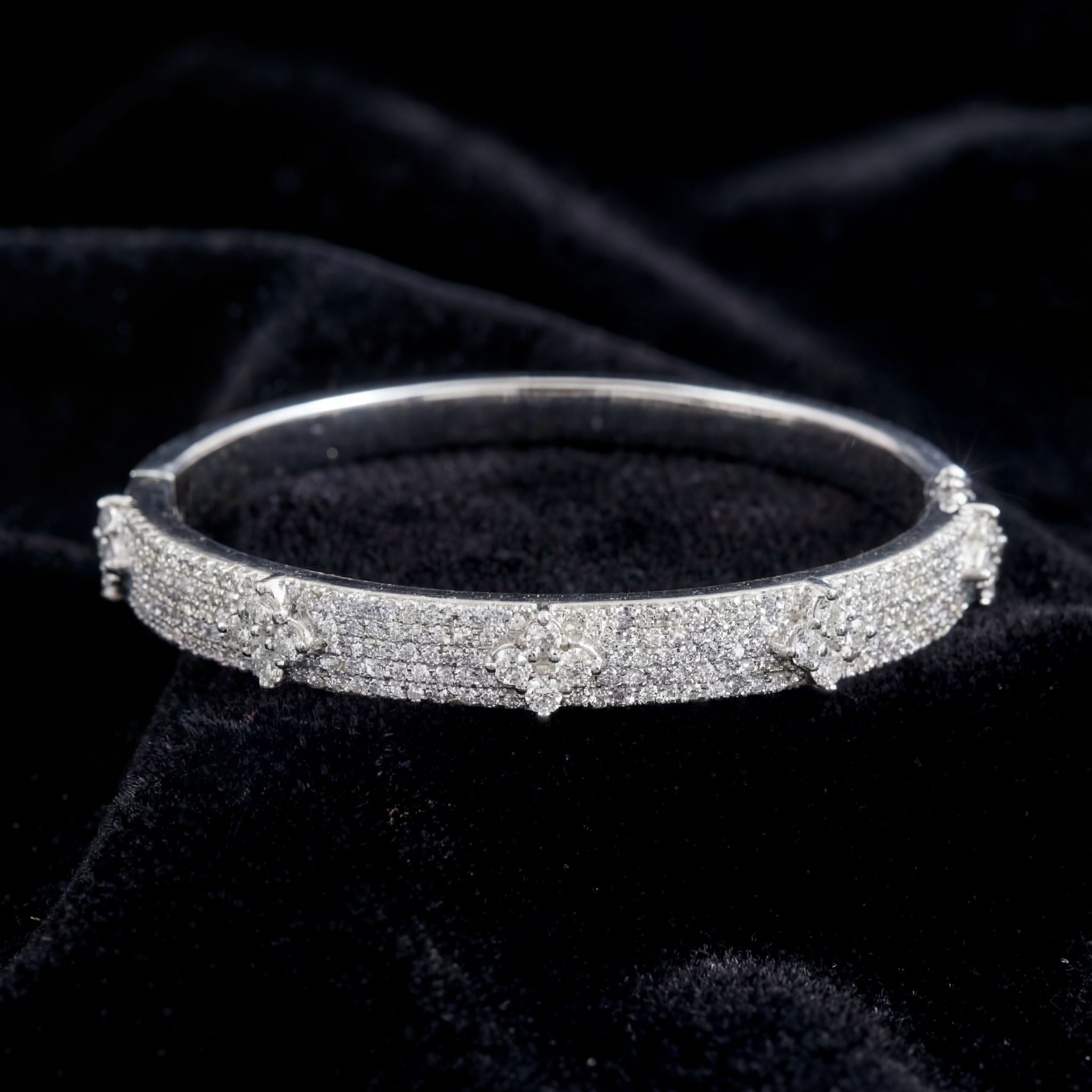 Ladies Flower VVS Bracelet